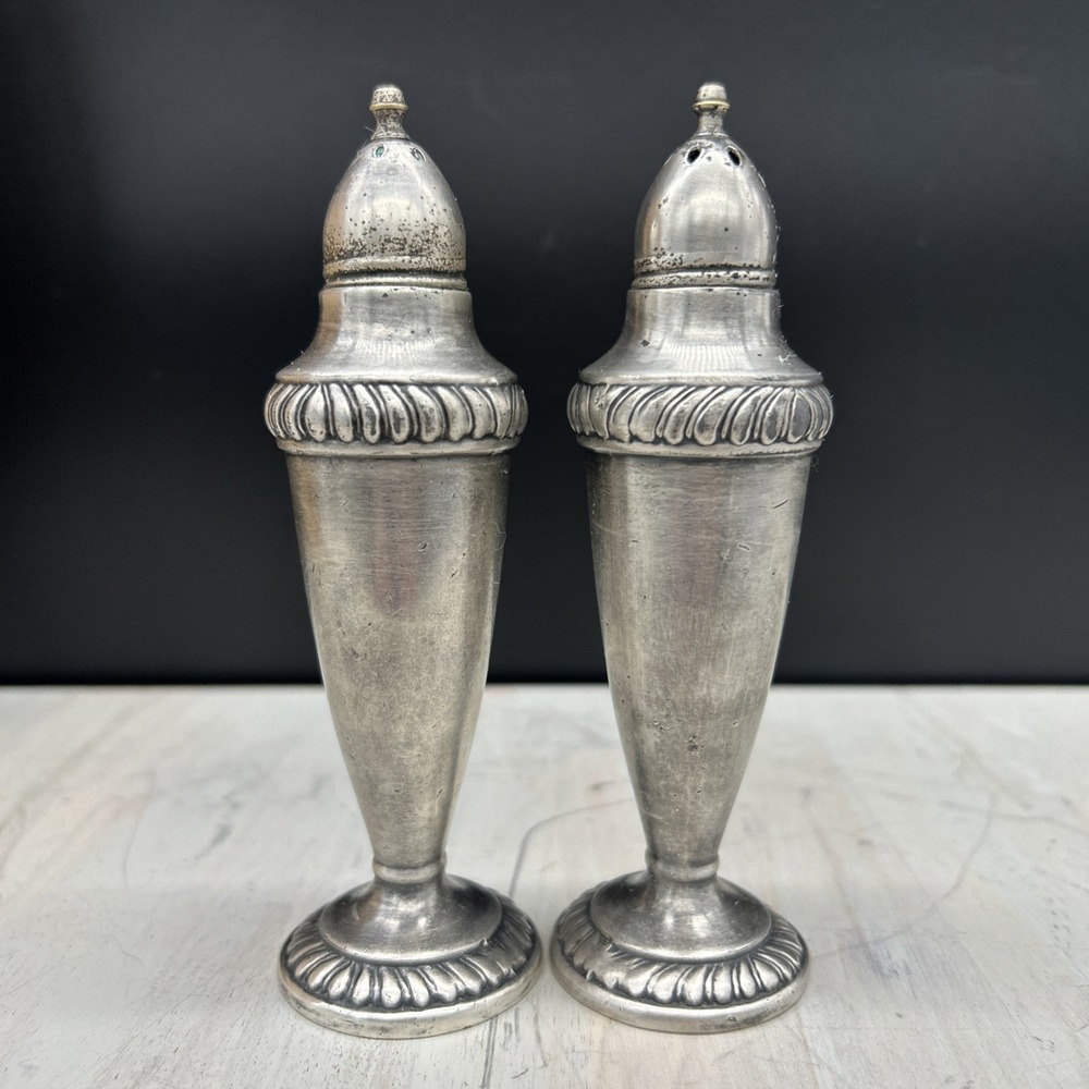 Vintage W.B. Mfg. Co. #3124 Salt & Pepper Set